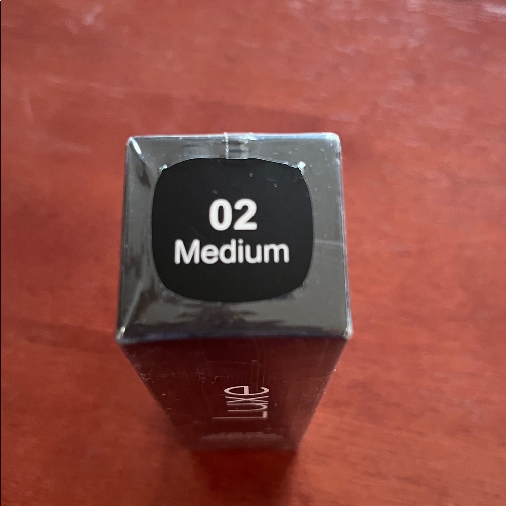 Luxe Color Changing Foundation, NEW, 02 Medium - Picture 2 of 3